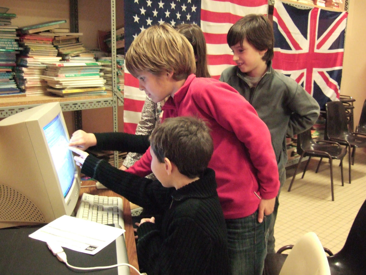 internet entre dans les cours d`anglais pour enfants