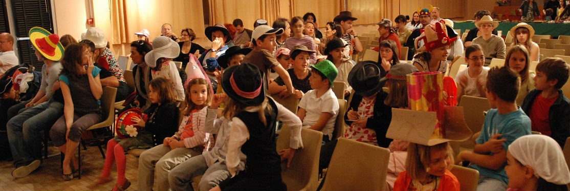 fête de fin d`année anglofans sur le thème des chapeaux