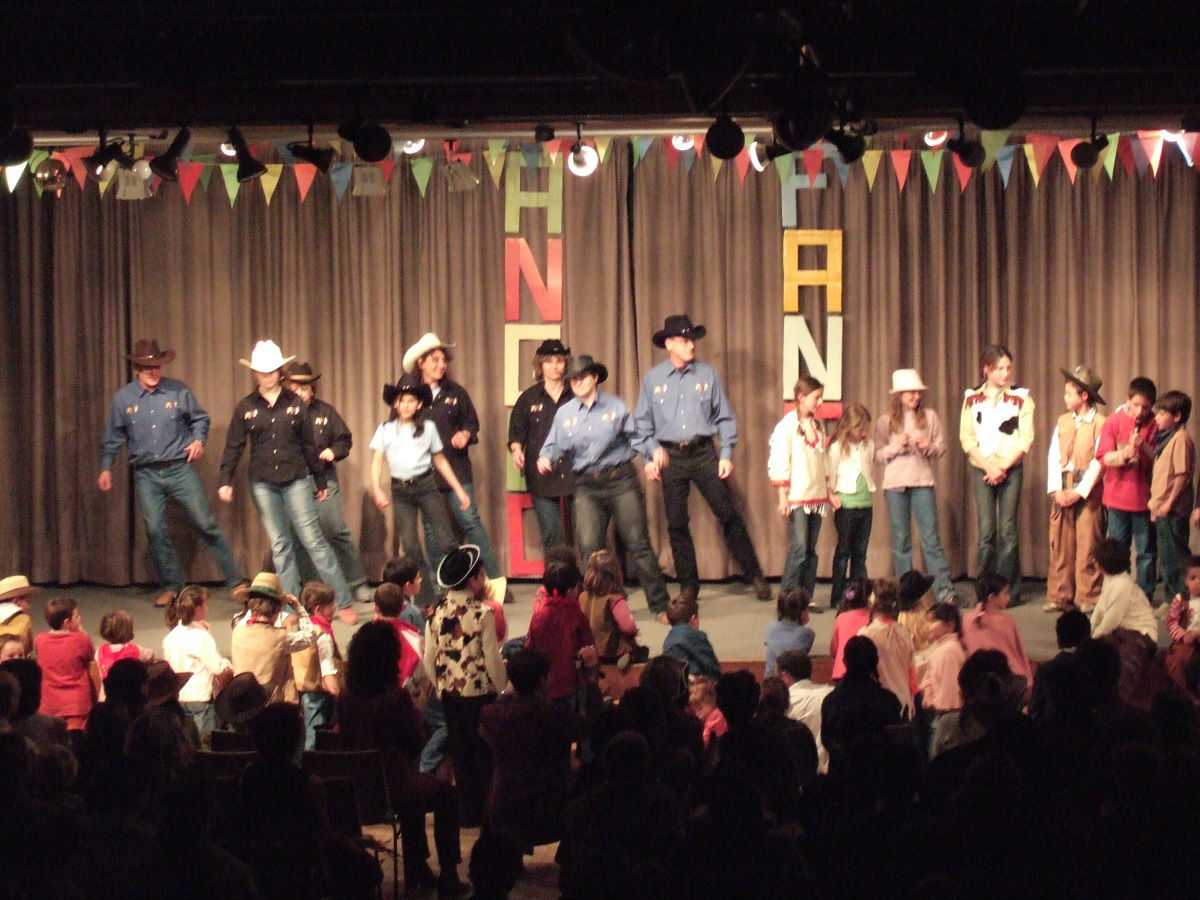 chanson en anglais par les élèves et danse country