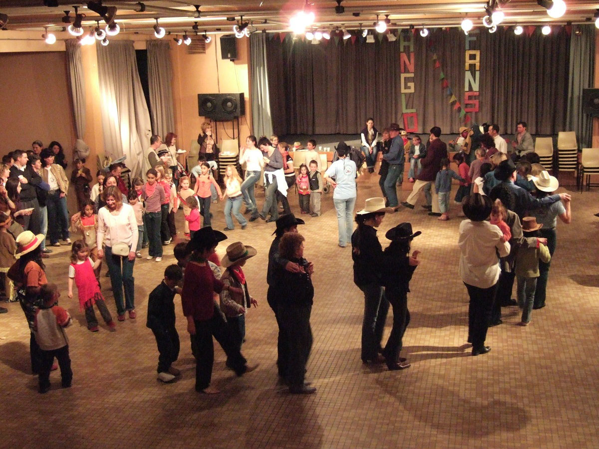 inyiation des anglofans et parents à la danse country