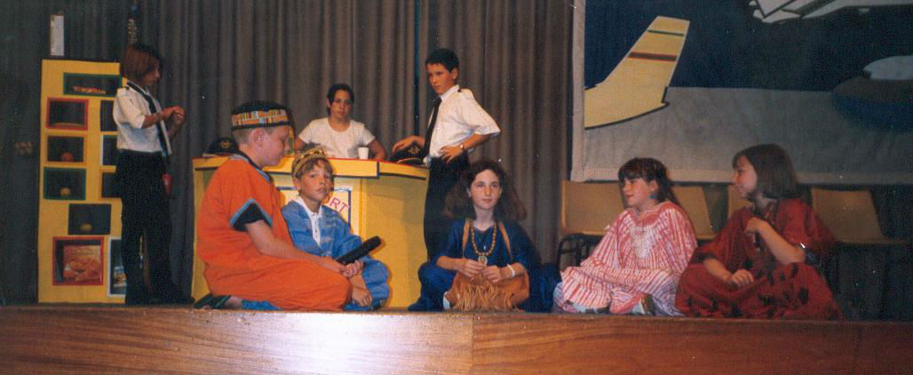 spectacle en anglais sur le thème de l`aéroport